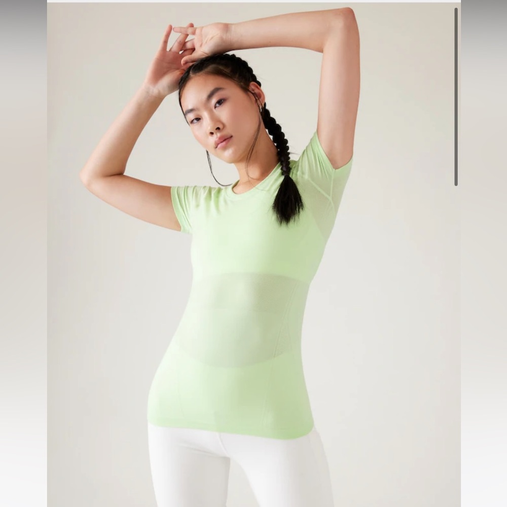 👍BRAND NEW! Athleta momentum seamless tee